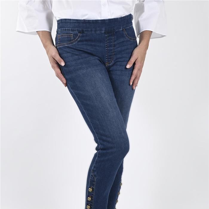 https://images.comelin.com/103/18369/w700/Frank-Lyman-Pantalon-en-jeans-boutons-bas-Bleu-D-Creations-Chantal.webp