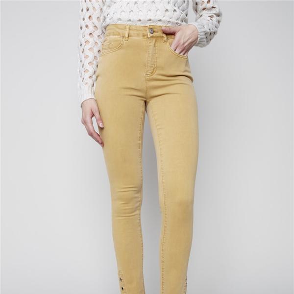Pantalon avec oeillets au bas