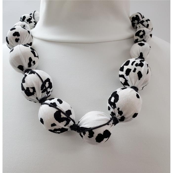 Collier billes Noir Blanc SS21 Cr ations Chantal