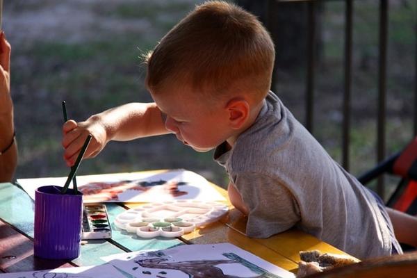 8 recettes de peinture maison pour enfants