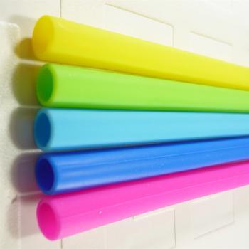 Silicone BébéCo - Ensemble de pailles larges pliées multicolores
