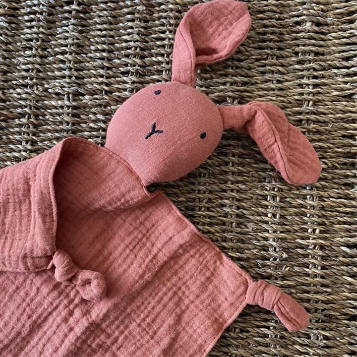 Doudou lapinou en coton coloré pour bébé - Areu Bébé