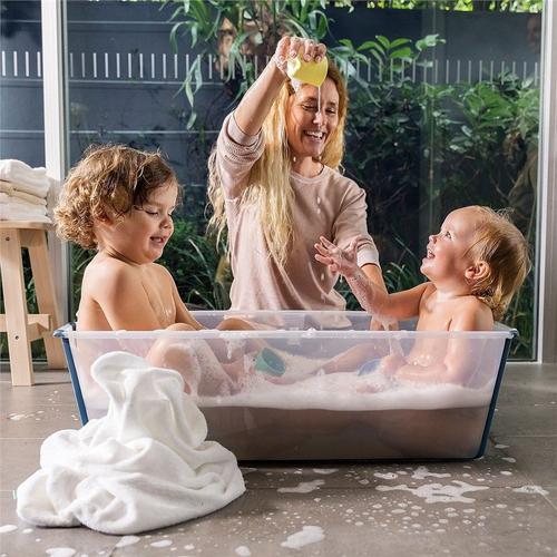 Stokke - En plus d'être la baignoire idéale pour votre salle de bain, la  #Flexibath s'avère très pratique aussi pour l'extérieur! Dès l'arrivée des  beaux jours, dépliez-la et offrez une petite piscine