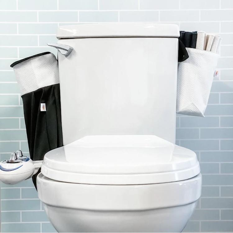Ensemble de papier toilette lavable, panier et sac imperméable Chevrons  blancs rouleaux blanc et noirs 36 unités