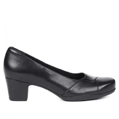 Clarks ladies black hot sale work shoes